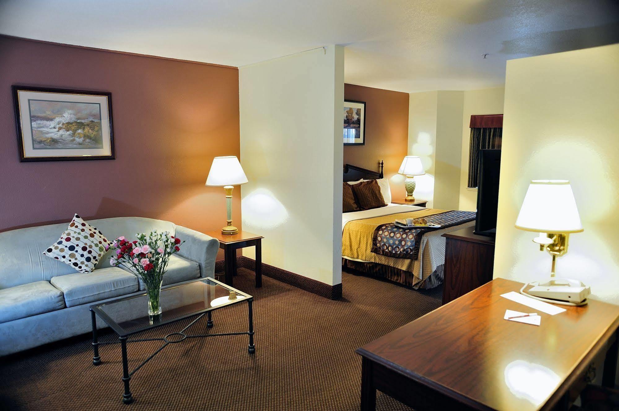 מרידיאן Quality Inn & Suites מראה חיצוני תמונה